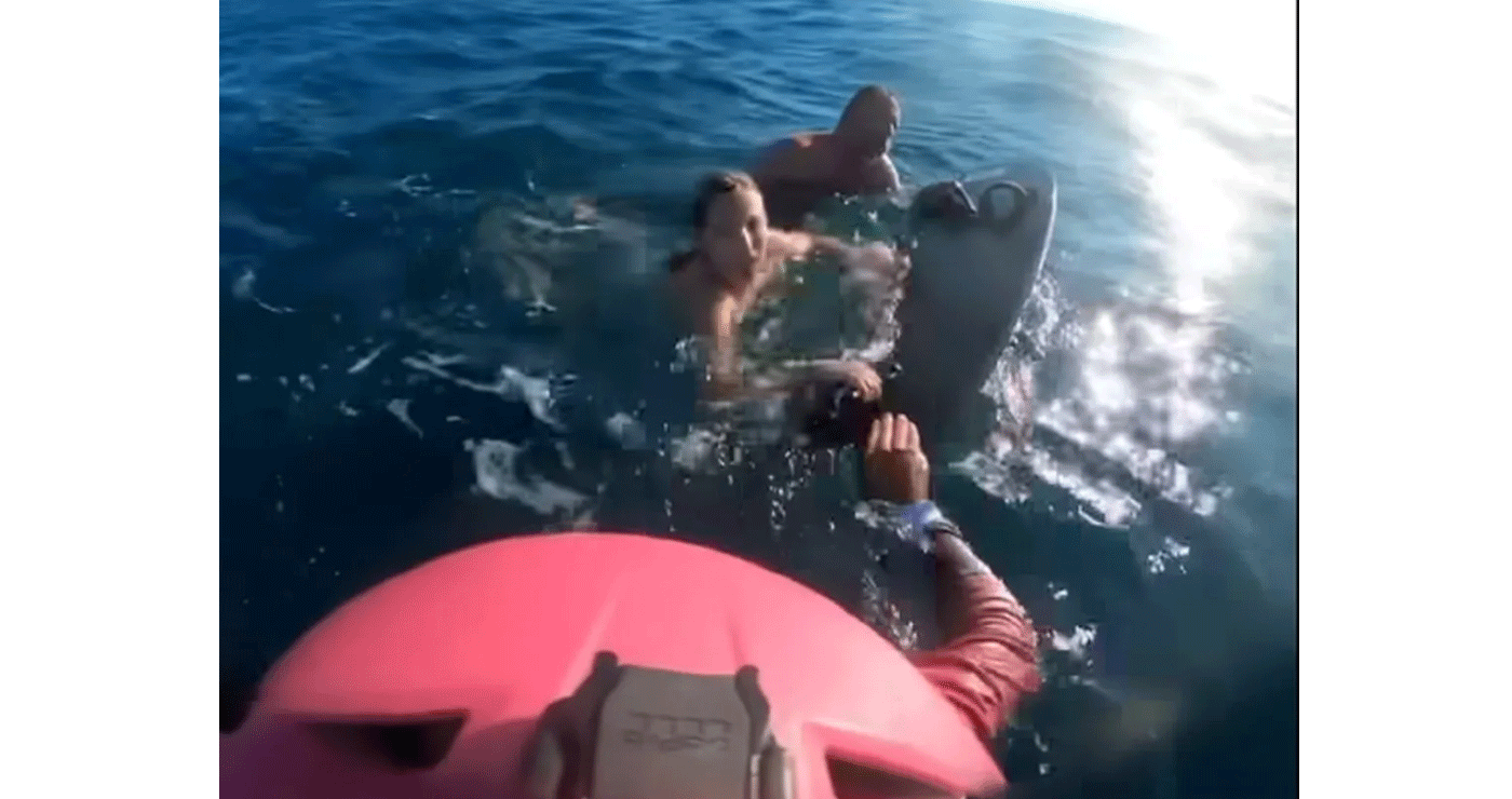 Ανατριχιαστικό βίντεο: Η ηρωική διάσωση πατέρα και κόρης που παρασύρθηκαν από κύματα στη Θεσσαλονίκη