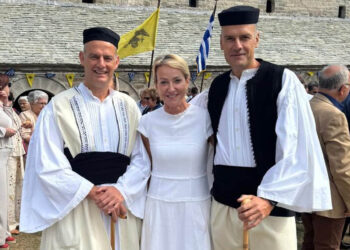 Η εκπρόσωπος τύπου της ΝΔ Αλεξάνδρα Σδούκου στη Σαμαρίνα για το έθιμο του «Τσιατσίου»