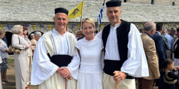 Η εκπρόσωπος τύπου της ΝΔ Αλεξάνδρα Σδούκου στη Σαμαρίνα για το έθιμο του «Τσιατσίου»