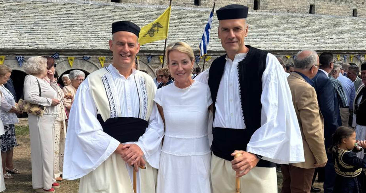 Η εκπρόσωπος τύπου της ΝΔ Αλεξάνδρα Σδούκου στη Σαμαρίνα για το έθιμο του «Τσιατσίου»