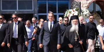 Σε κλίμα συγκίνησης το τελευταίο αντίο στον Απόστολο Βεσυρόπουλο