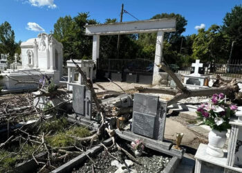 Ζημιές και στα κοιμητήρια της Πτολεμαΐδας από τους θυελλώδεις ανέμους (Φωτογραφίες)