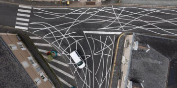 Η τρελή ιδέα που μειώνει την ταχύτητα στις πόλεις –Χωρίς ραντάρ, χωρίς ελέγχους