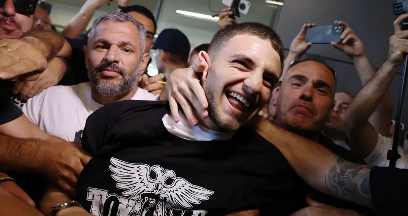 Αποθεωτική υποδοχή για τον Ζαφείρη από τους ΠΑΟΚτσήδες στο αεροδρόμιο (φωτο+video)