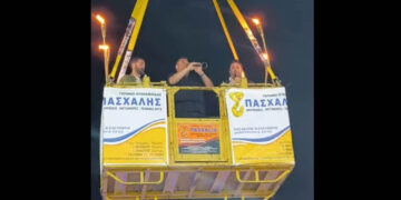 Πανηγύρι-υπερθέαμα στην Αρδασσα: Οι κλαρινοπαίχτες… προσγειώθηκαν με γερανό!