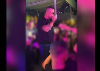 Ο τράπερ Rack έκανε παρατήρηση σε έφηβο θαμώνα: «Μην ξαναπιείς μπροστά μου» (Βίντεο)