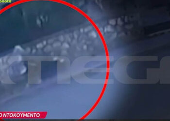 Νεκρό κοριτσάκι στο Παλαιό Φάληρο: Η μητέρα υποστηρίζει ότι άφησε το παιδί ζωντανό στη θάλασσα (Νέο βίντεο ντοκουμέντο)