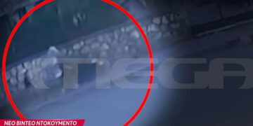 Νεκρό κοριτσάκι στο Παλαιό Φάληρο: Η μητέρα υποστηρίζει ότι άφησε το παιδί ζωντανό στη θάλασσα (Νέο βίντεο ντοκουμέντο)