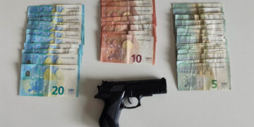 Η ανακοίνωση της Αστυνομίας για τη ληστεία σε πρακτορείο ΟΠΑΠ στην Κοζάνη – Πλαστικό ομοίωμα το όπλο