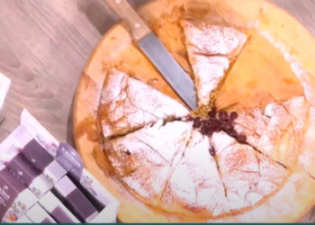 Συνταγές σε βίντεο: Κολοκυθόπιτα γλυκιά με κρόκο Κοζάνης από την Κατερίνα Λένη