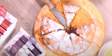 Συνταγές σε βίντεο: Κολοκυθόπιτα γλυκιά με κρόκο Κοζάνης από την Κατερίνα Λένη