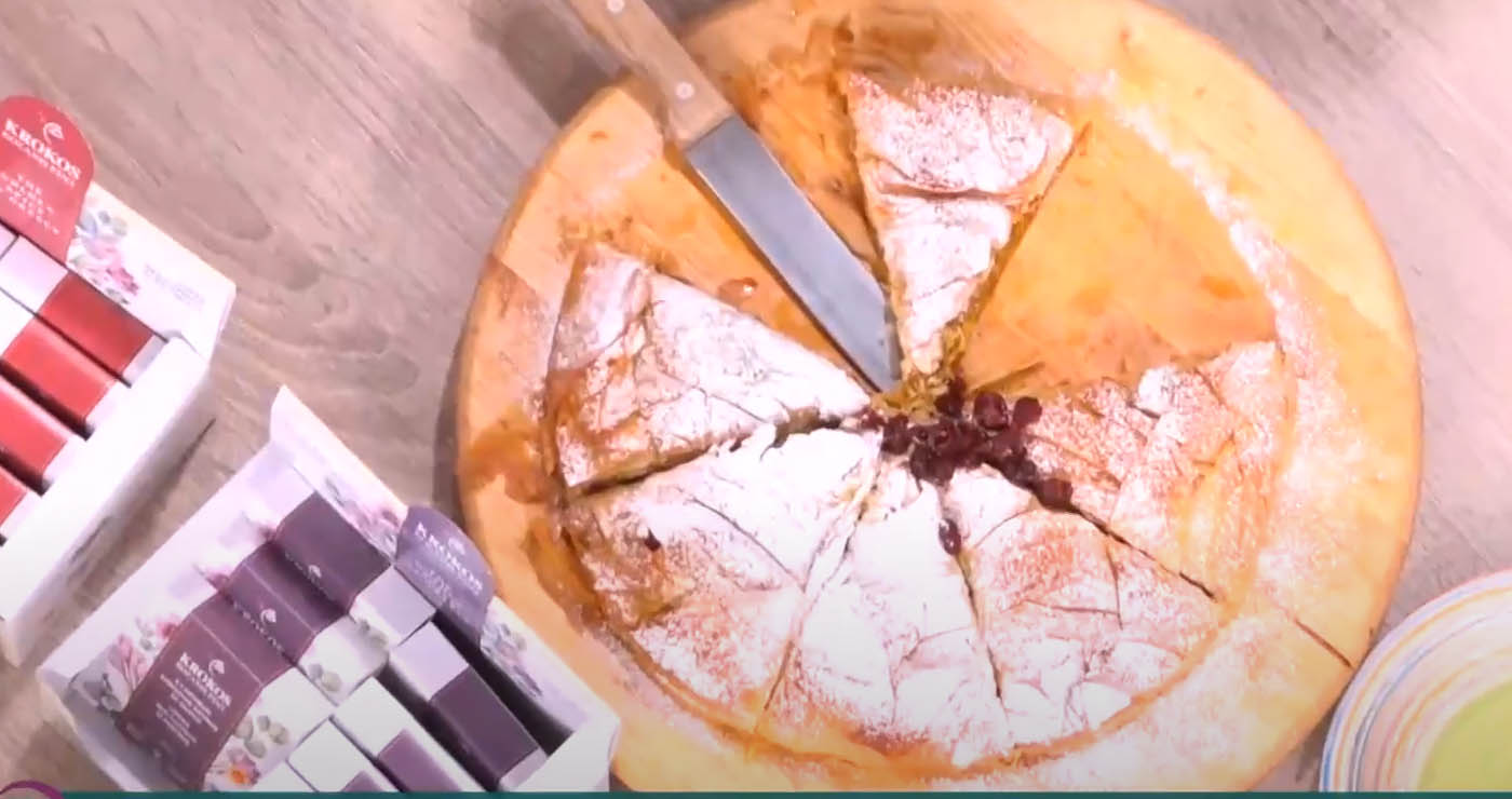 Συνταγές σε βίντεο: Κολοκυθόπιτα γλυκιά με κρόκο Κοζάνης από την Κατερίνα Λένη