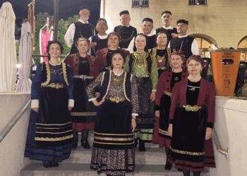 Η πλατεία Δεσκάτης γέμισε με ήχους και χρώματα της Ελληνικής Παράδοσης