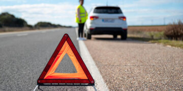 Τέλος το προειδοποιητικό τρίγωνο στο αυτοκίνητο – Το νέο υποχρεωτικό αξεσουάρ που το αντικαθιστά