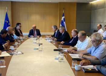 Στο τραπέζι η Ρήτρα Δίκαιης Μετάβασης στη συνάντηση Χατζηδάκη- Δημάρχων