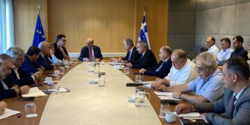 Στο τραπέζι η Ρήτρα Δίκαιης Μετάβασης στη συνάντηση Χατζηδάκη- Δημάρχων