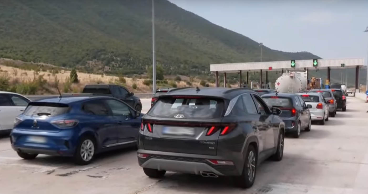 Διόδια Σιάτιστας: Ατελείωτες ουρές αυτοκινήτων – Πολύωρη καθυστέρηση (Βίντεο)