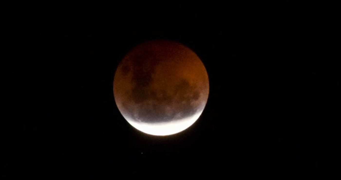Πότε έρχεται το «Ματωμένο Φεγγάρι» – Τι θα συμβεί στην ολική έκλειψη Σελήνης