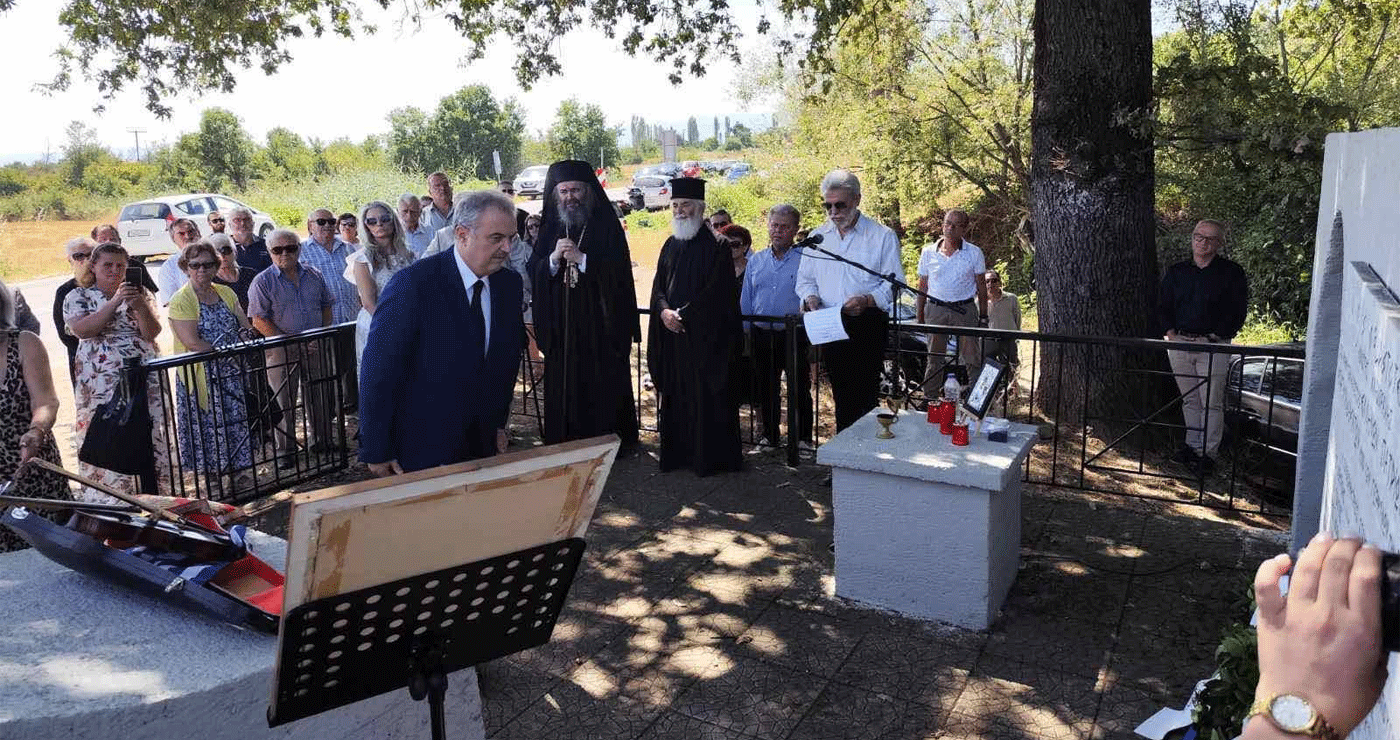 Μνημόσυνο για τον απαγχονισμό 15 Ελλήνων πατριωτών το 1943 τελέστηκε στην Κλαδοράχη (Φωτογραφίες)