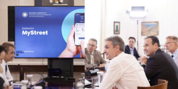 Παρουσιάστηκε στον Μητσοτάκη η εφαρμογή MyStreet: Πώς λειτουργεί, τι δείχνουν οι αριθμοί – Χιλιάδες πολίτες ήδη τη χρησιμοποιούν