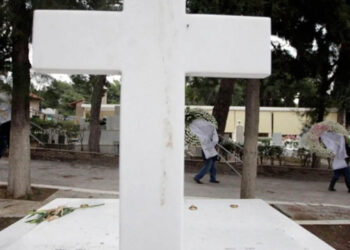 Αδιανόητο περιστατικό σε κηδεία στο Ηράκλειο: Άφησαν τον νεκρό χωρίς τάφο