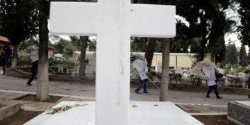 Αδιανόητο περιστατικό σε κηδεία στο Ηράκλειο: Άφησαν τον νεκρό χωρίς τάφο