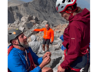 Συγκινητική πρόταση γάμου στην κορυφή του Ολύμπου – Δείτε βίντεο