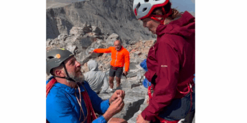 Συγκινητική πρόταση γάμου στην κορυφή του Ολύμπου – Δείτε βίντεο