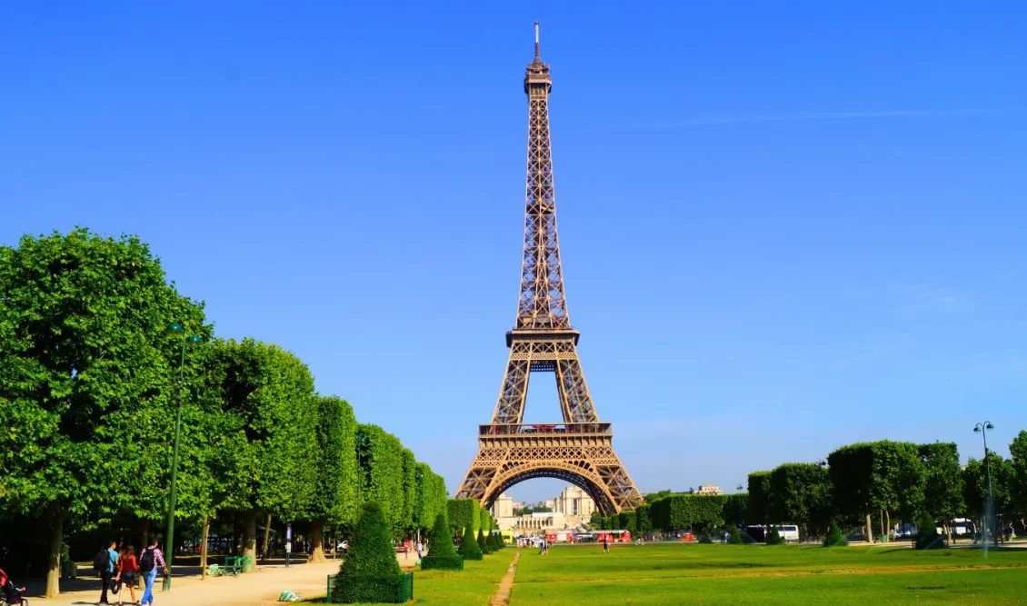 Διακοπές: Οι Έλληνες επιλέγουν εξωτερικό – Οι προορισμοί που προτιμούν και τα ποσά που ξοδεύουν