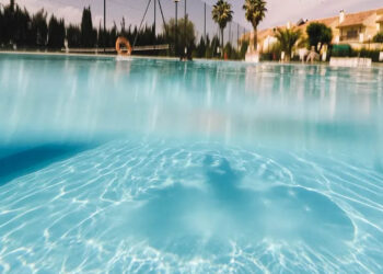 Η Χαλκιδική κοντεύει να… πνιγεί στις πισίνες της