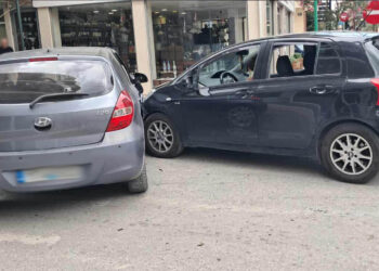 Τροχαίο ατύχημα έγινε το μεσημέρι στην Πτολεμαΐδα – Στη «γνωστή» διασταύρωση Διοικητηρίου-Δημοκρατίας