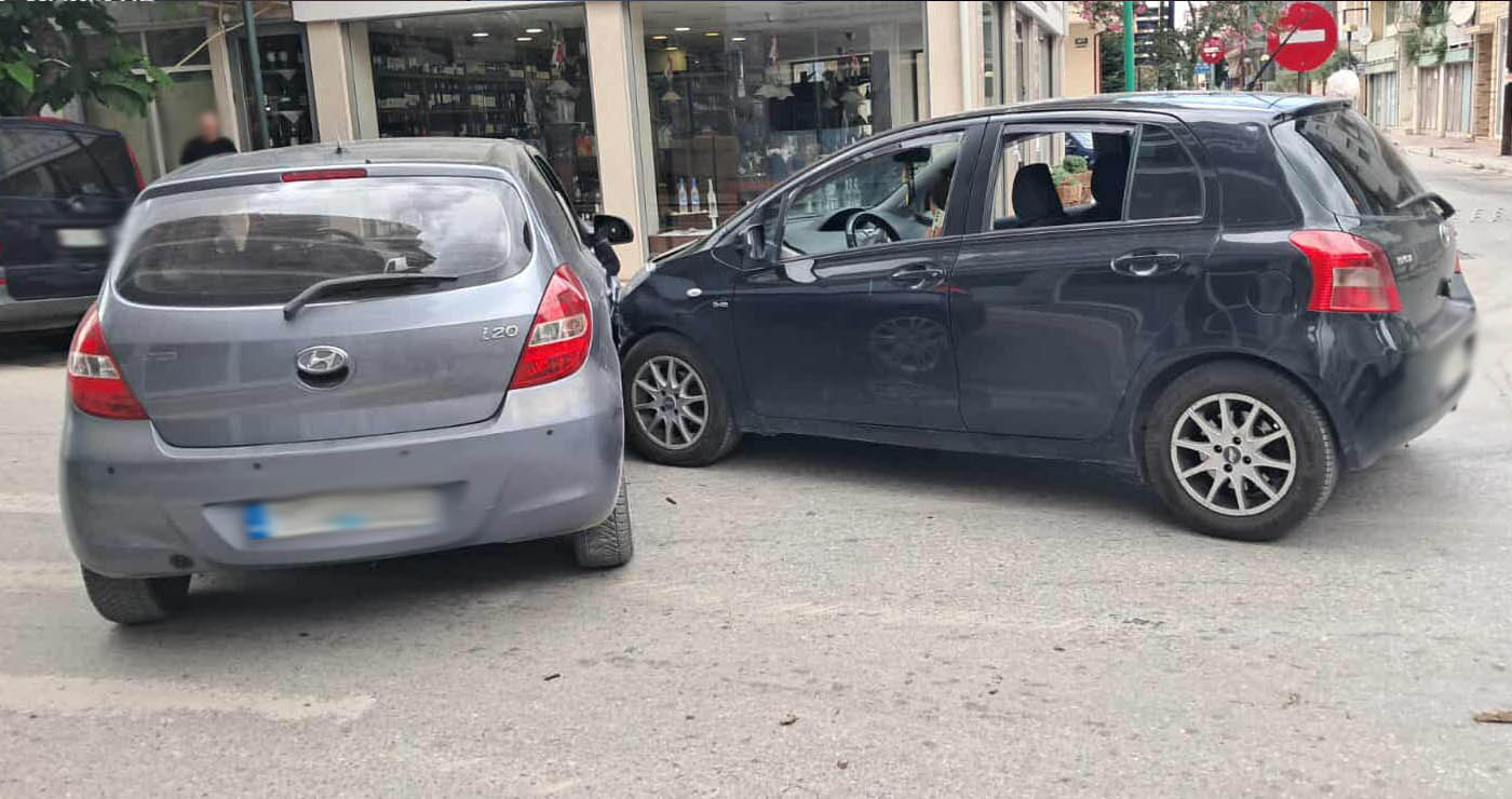 Τροχαίο ατύχημα έγινε το μεσημέρι στην Πτολεμαΐδα – Στη «γνωστή» διασταύρωση Διοικητηρίου-Δημοκρατίας