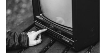 Έρχονται οι άδειες για τα περιφερειακά τηλεοπτικά κανάλια – Μαρινάκης: «Βάζουμε τάξη στο αρρύθμιστο τοπίο με κανόνες και σεβασμό στους εργαζόμενους»