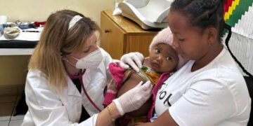 Ανθρωπιά: Γιατρός από τη Φλώρινα σώζει «ανεπιθύμητα» δίδυμα στη Μαδαγασκάρη