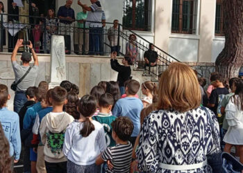 Με τις ευλογίες της Εκκλησίας ΠΡΩΤΟ ΚΟΥΔΟΥΝΙ σήμερα , για το 1ο Δημοτικό Σχολείο Πτολεμαΐδας! (της Κούλας Πουλασιχίδου)