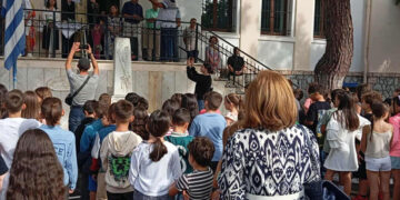 Με τις ευλογίες της Εκκλησίας ΠΡΩΤΟ ΚΟΥΔΟΥΝΙ σήμερα , για το 1ο Δημοτικό Σχολείο Πτολεμαΐδας! (της Κούλας Πουλασιχίδου)