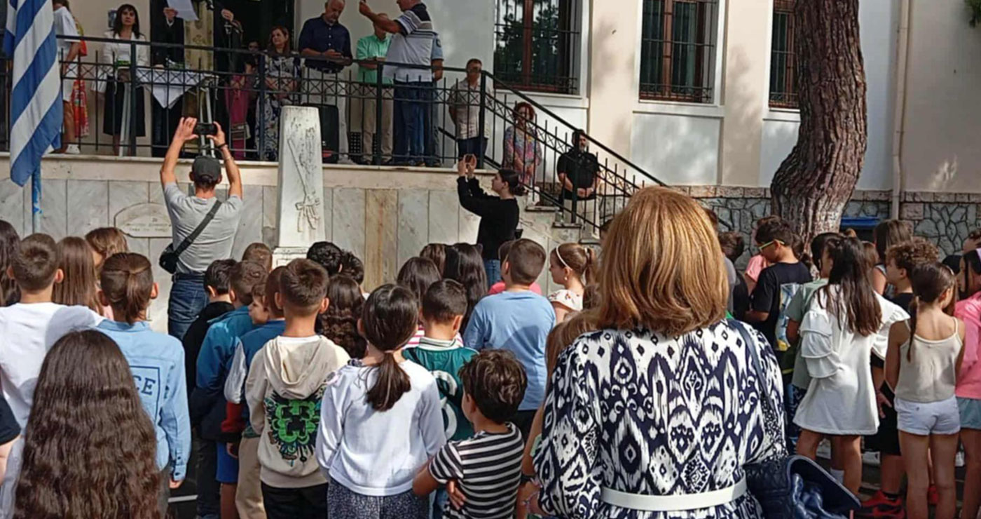 Με τις ευλογίες της Εκκλησίας ΠΡΩΤΟ ΚΟΥΔΟΥΝΙ σήμερα , για το 1ο Δημοτικό Σχολείο Πτολεμαΐδας! (της Κούλας Πουλασιχίδου)