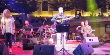 Λασσάνεια 2025 στην Κοζάνη: Ο Χρήστος Αδαμόπουλος στη σκηνή, αλλά με περιορισμένο κοινό (Βίντεο Top Channel)