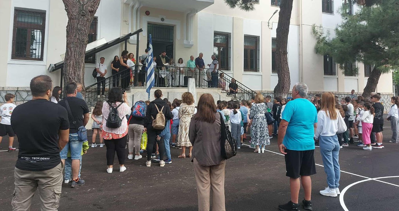 Τελέστηκε ο καθιερωμένος Αγιασμός στο ιστορικό 1ο Δημοτικό Σχολείο Πτολεμαΐδας (Βίντεο + Φώτο)