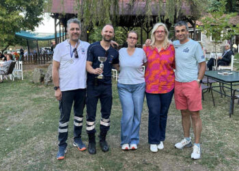 Βραβεύτηκαν οι διασώστες του ΕΚΑΒ και η γιατρός που έσωσαν τον 59χρονο στον “Μουρίκιο Δρόμο”