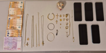 Καστοριά: Κατάφεραν να αποσπάσουν μετρητά και κοσμήματα αξίας σχεδόν 10.000 ευρώ προσποιούμενοι λογιστές και εφοριακούς μέσω τηλεφώνου