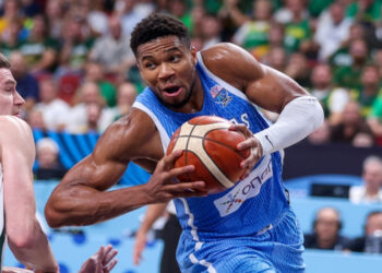 Η Ελλάδα επέστρεψε στους 4 του Eurobasket μετά από 16 χρόνια: Οι σφιγμένες γροθιές του Σπανούλη και το «άλλο ένα» του Αντετοκούνμπο