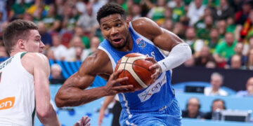 Η Ελλάδα επέστρεψε στους 4 του Eurobasket μετά από 16 χρόνια: Οι σφιγμένες γροθιές του Σπανούλη και το «άλλο ένα» του Αντετοκούνμπο