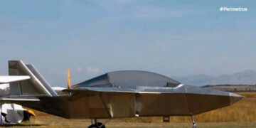 Φλώρινα: Συνταξιούχος αστυνομικός σχεδιάζει και εξάγει αεροσκάφη – το νέο μοντέλο θυμίζει «στέλθ»! (Βίντεο)