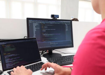 Δημόσιοι υπάλληλοι: Διπλή αύξηση στο εισόδημα μέσω μισθολογίου και φοροελαφρύνσεων