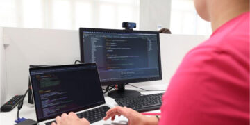 Δημόσιοι υπάλληλοι: Διπλή αύξηση στο εισόδημα μέσω μισθολογίου και φοροελαφρύνσεων