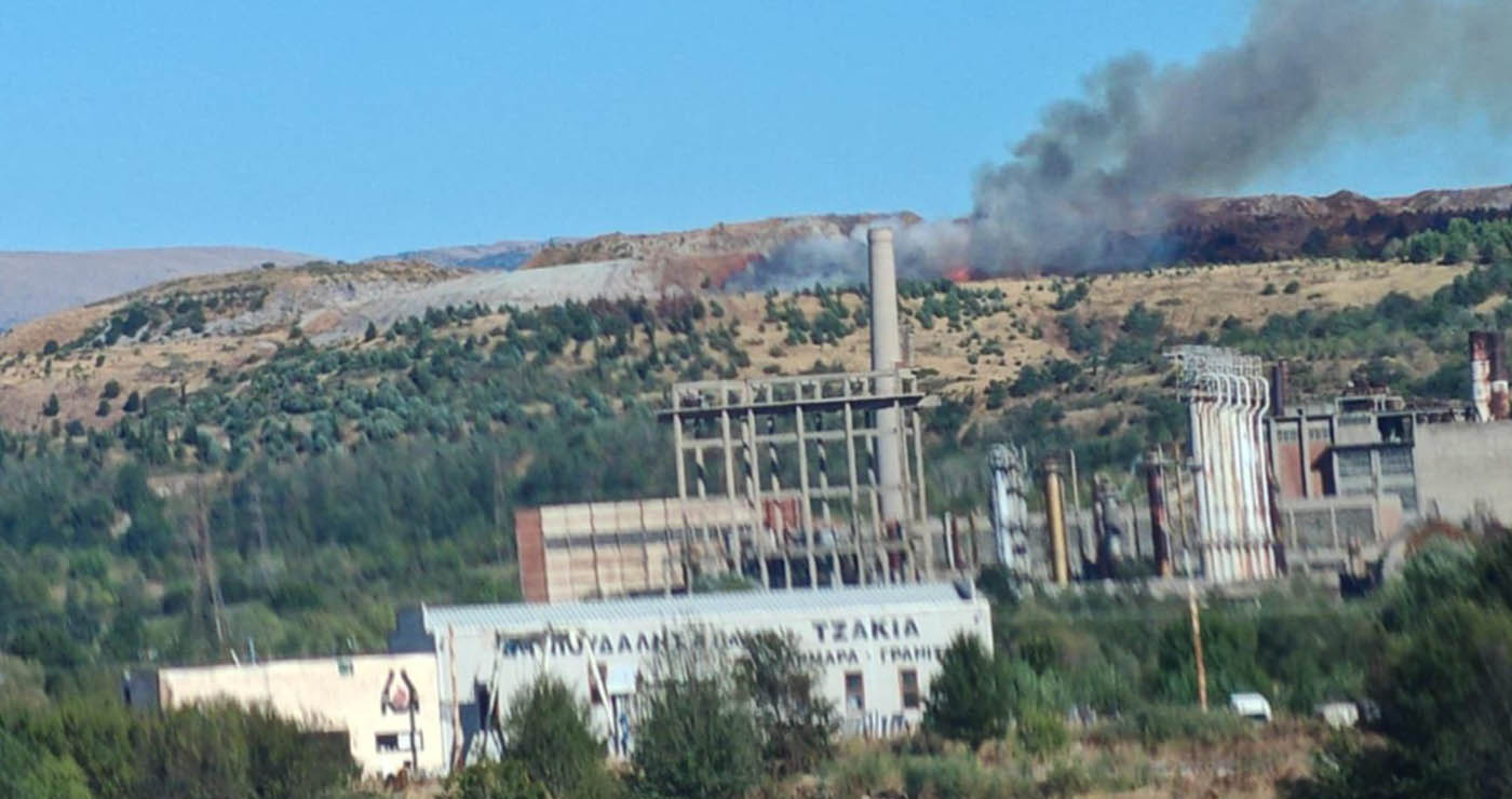 ΣΥΜΒΑΙΝΕΙ ΤΩΡΑ: Φωτιά στο παλιό ορυχείο της ΔΕΗ στην Πτολεμαΐδα