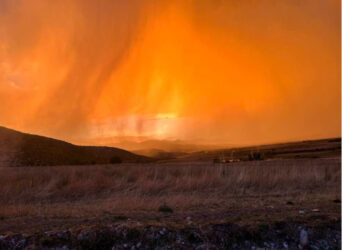 Καστοριά: «Οργή και θαύμα στον ίδιο ουρανό» – Εντυπωσιακά βίντεο και φωτογραφίες από το Studio Trasias