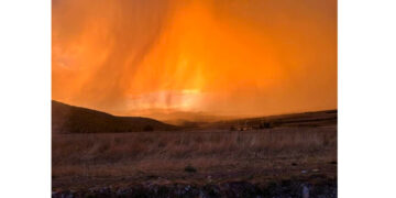 Καστοριά: «Οργή και θαύμα στον ίδιο ουρανό» – Εντυπωσιακά βίντεο και φωτογραφίες από το Studio Trasias