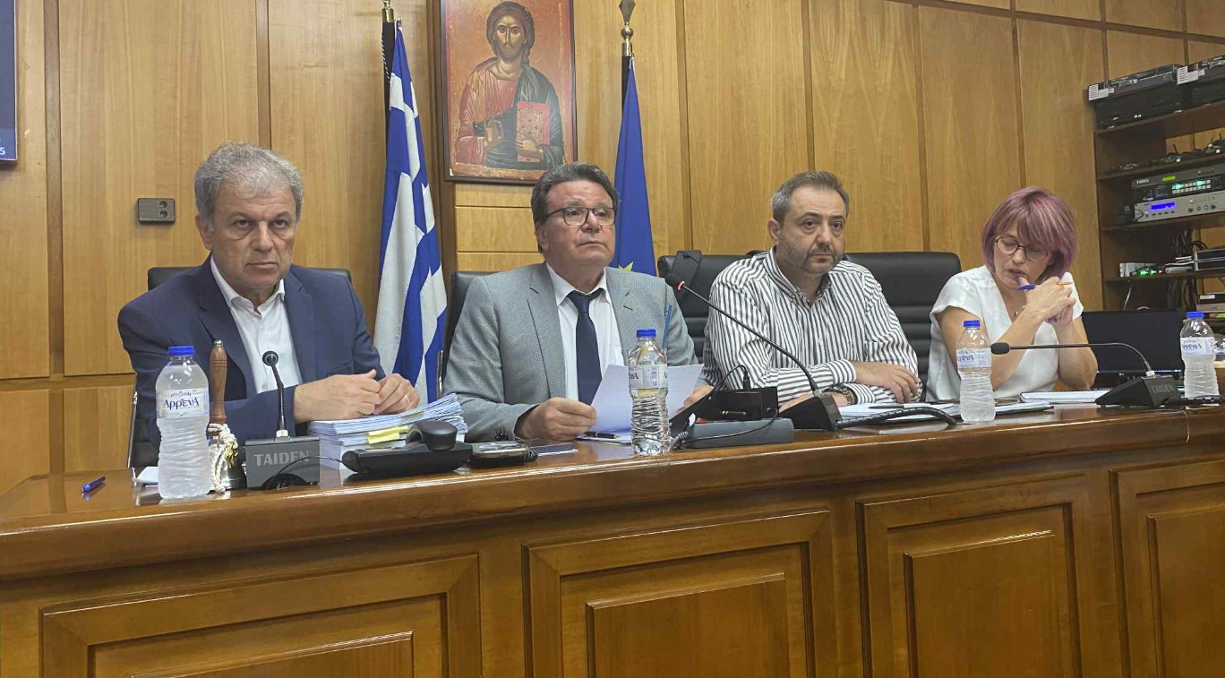 Μαζικά «ΟΧΙ» στην καύση απορριμμάτων- Τελική απόφαση τη Δευτέρα για το Περιφερειακό Συμβούλιο